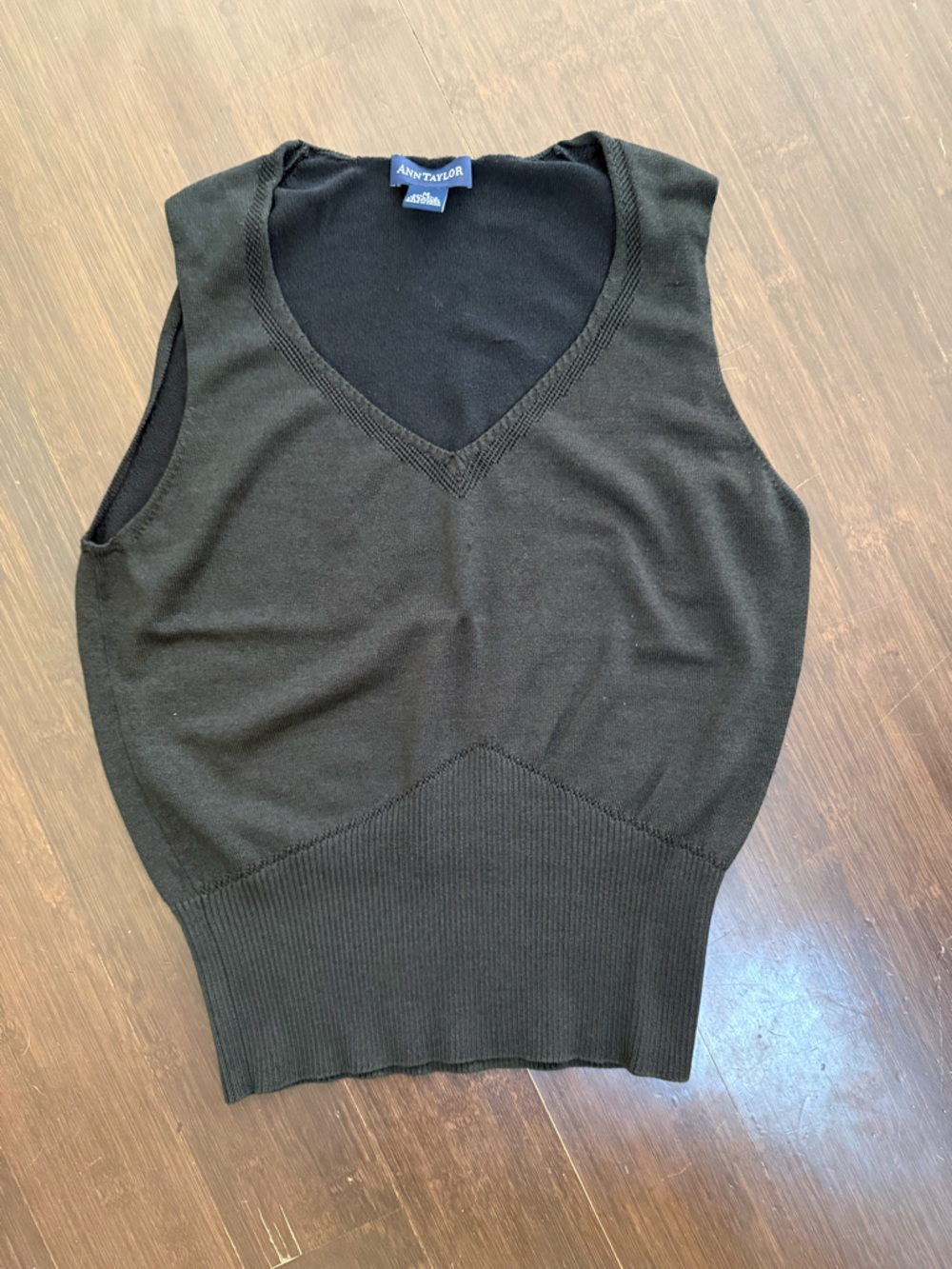 Ann Taylor Black V-Neck Sleeveless Knit Top